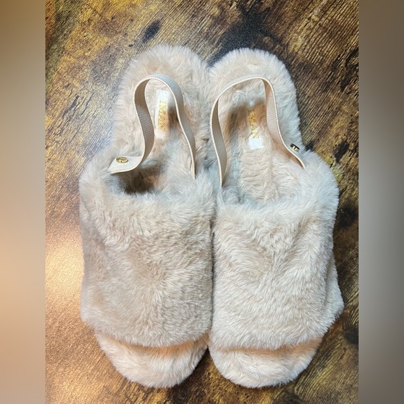 IMAN | Global Chic Faux Fur Slingback Slipper. Size: 11 - Picture 4 of 11